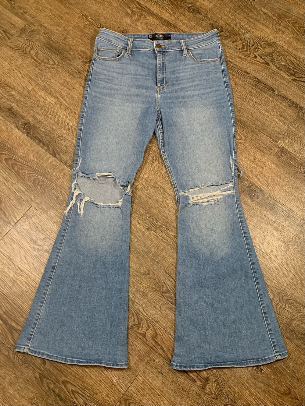 Hollister High-Rise Flaret Jeans Light Wash Distressed Size 12S W31S